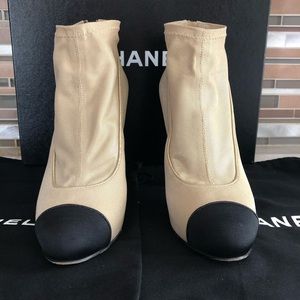 CHANEL  sz.6/36 ankle bootie black/beige box/bags